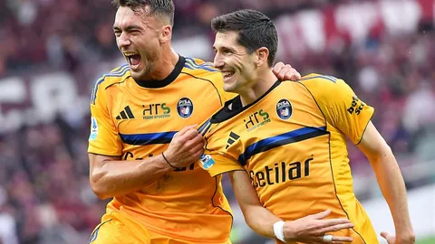 申花铁心分道扬镳？核心归化球员恐离队，双方僵局加剧，争夺战升级！